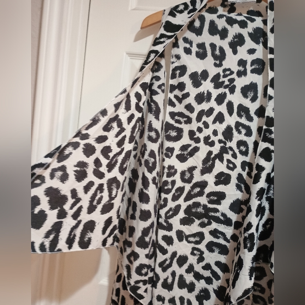 Giddy Up Glamor Leopard Print Waterfall Open Front Sleeveless Kimono Large - Picture 2 of 5